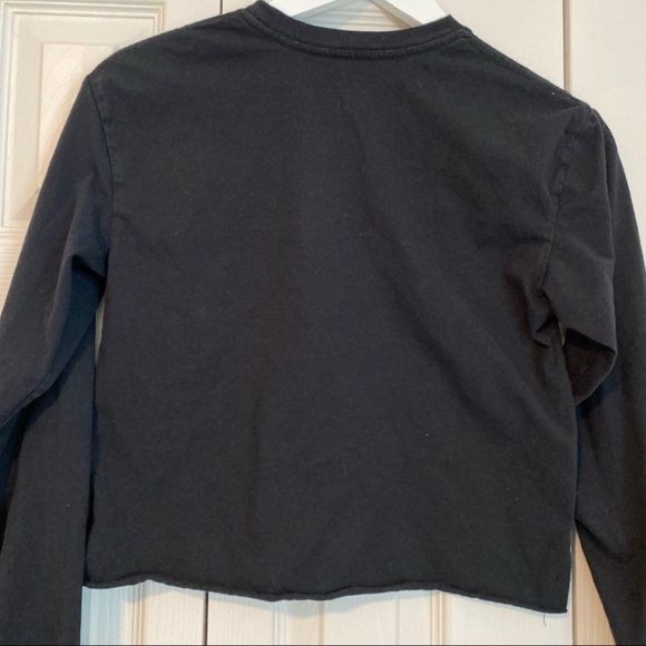 Friends The Tv Television Show Long Sleeve Black Cropped Tee Shirt Size Xsmall - Picture 6 of 9